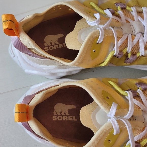 Sorel Kinetic Breakthru Tech Lace Sneaker in Tranquil Yellow & Chalk - Like New - Picture 14 of 16